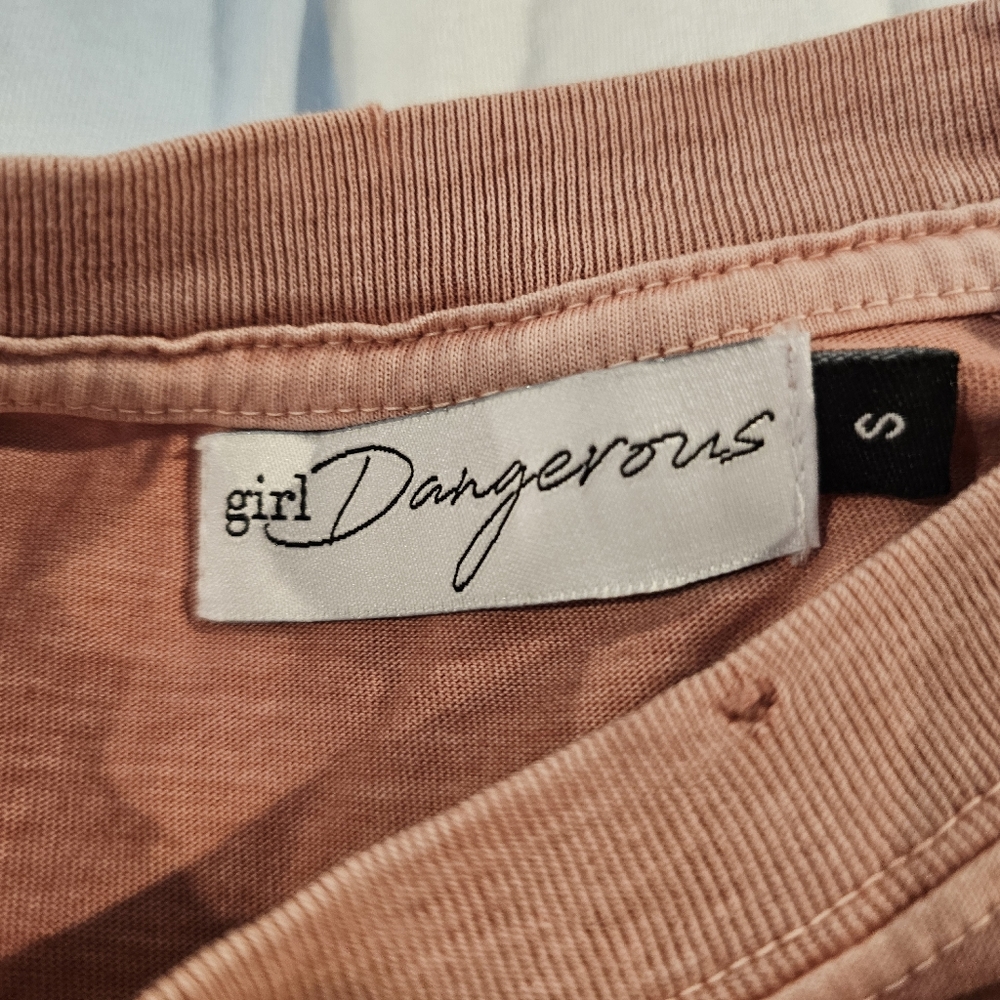 Girl Dangerous Rose Graphic Tee with Whiskey Design Size S - Picture 4 of 4